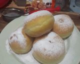 Foto langkah ke 4 dari resep Donat Maizena empuk.