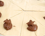 Foto del paso 1 de la receta: Cruasanes de hojaldre con chocolate