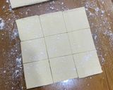 Foto langkah ke 2 dari resep Puff Pastry Mudah! Simple Jam Tarts.