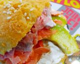 Foto langkah ke 6 dari resep Keto Bagel Smoked Salmon.