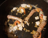 Foto del paso 1 de la receta: Paella de marisco con arroz integral