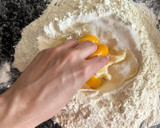 Foto del paso 1 de la receta: Roscas de Pascua rellenas 💣