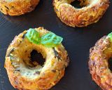 Foto del passaggio 5 della ricetta Donuts salati di zucchine e patate