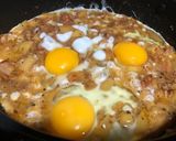 Hình bước làm 5 của món Lạ Miệng Với Bacon, Khoai Tây, Trứng, Phô Mai, Cà Chua và Các Loại Lá Thơm Của Ý