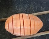 Gambar langkah 1 resipi Hasselback sweet potato.