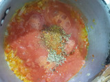 Salsa con albóndigas