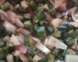 A picture of step 2 of Onion wali bhindi.