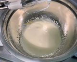 Une image de l'étape 4 de Gâteau fondant aux 3 prunes, pommes et mûres.