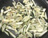 Une image de l'étape 1 de Sauté de courgette/crevettes.