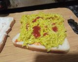 A picture of step 2 of Leftover Maggi Sandwich.