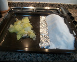 Foto del paso 4 de la receta: Lubina a la sal con patatas panadera