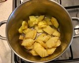 Hình bước làm 1 của món Canh Chua Mực