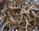Foto langkah ke 5 dari resep Sambal Teri Pisang Muda.
