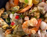 A picture of step 2 of Irresistible Marinated Seafood (捞汁海鲜).