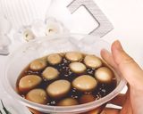 Hình bước làm 2 của món Trứng cút ngâm xì dầu