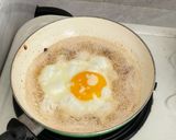 Foto langkah ke 1 dari resep Telur Ceplok Kuah Santan.