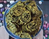A picture of step 4 of Colocasia Leaves Patra / Gujarati Arbi Patra.