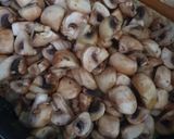Une image de l'étape 3 de Poulet champignon façon blanquette.