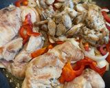 Foto del paso 2 de la receta: Pollo con vegetales salteados “Fácil y rápido”