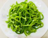 Foto langkah ke 2 dari resep Tumis cabe paprika & ikan teri.