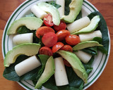 Foto del paso 2 de la receta: Ensalada de palmitos, aguacate y tomate con salsa golf
