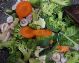 Foto langkah ke 3 dari resep Tumis cumi brokoli.