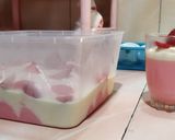 Foto langkah ke 10 dari resep Puding siram strawberry cheese.