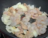 รูปขั้นตอนการทำที่ 3 ของ ผัดผงกะหรี่หมูกุ้ง
