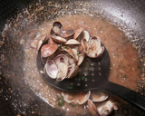 Foto del paso 12 de la receta: Almejas y gambas en salsa marina.