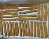 Hình bước làm 3 của món Bánh quy phô-mai que (salted rosemary cheese sticks) 🌱🧀🍪