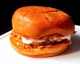 A picture of step 9 of Egg Qeema Burger.