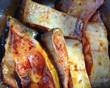 A picture of step 2 of Vietnamese Braised Catfish in Clay Pot (Cá trê kho tộ).