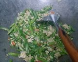 Foto langkah ke 3 dari resep Tumis buncis telur.