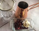A picture of step 1 of Hibiscus garlic tea.