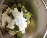 A picture of step 3 of Banana kiwi Smoothie with orange juice.