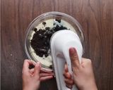 A picture of step 4 of Cookies 'N' Cream Ice Cream.