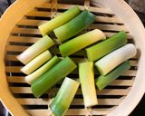 A picture of step 1 of Sumac leeks.