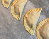 Foto del paso 6 de la receta: Empanadillas al horno con pollo y tomate