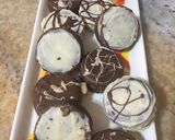 Foto del paso 8 de la receta: Alfajores oreo caseros bañados en chocolate