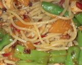 Foto del paso 5 de la receta: Salteado chauchas, pollo y fideos