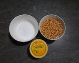 Hình bước làm 1 của món Bắp rang bơ