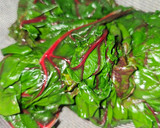 Foto del paso 2 de la receta: Acelgas rojas al ajillo