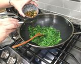 Stir fried water spinach炒空心菜的食譜步驟1照片