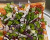 સેઝવાન બ્રેડ પીઝઝા (Schezwan Bread Pizza Recipe In Gujarati) રેસીપી સ્ટેપ2ફોટો