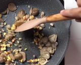 Foto langkah ke 3 dari resep Rice Omelette||Ide bekal Sat Set.