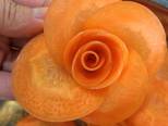 💐Cách làm hoa hồng từ củ cà rốt bước làm 2 hình