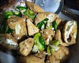 Foto langkah ke 2 dari resep Tumis Tahu Pong Tauco Cabai Hijau.