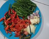 Foto langkah ke 1 dari resep Oseng pelangi cumi asin.