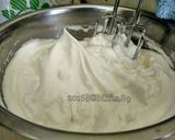 Foto langkah ke 5 dari resep Chiffon Belang Putih Telur.