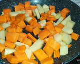 Foto del paso 4 de la receta: Arroz con cerdo, zanahoria y papa